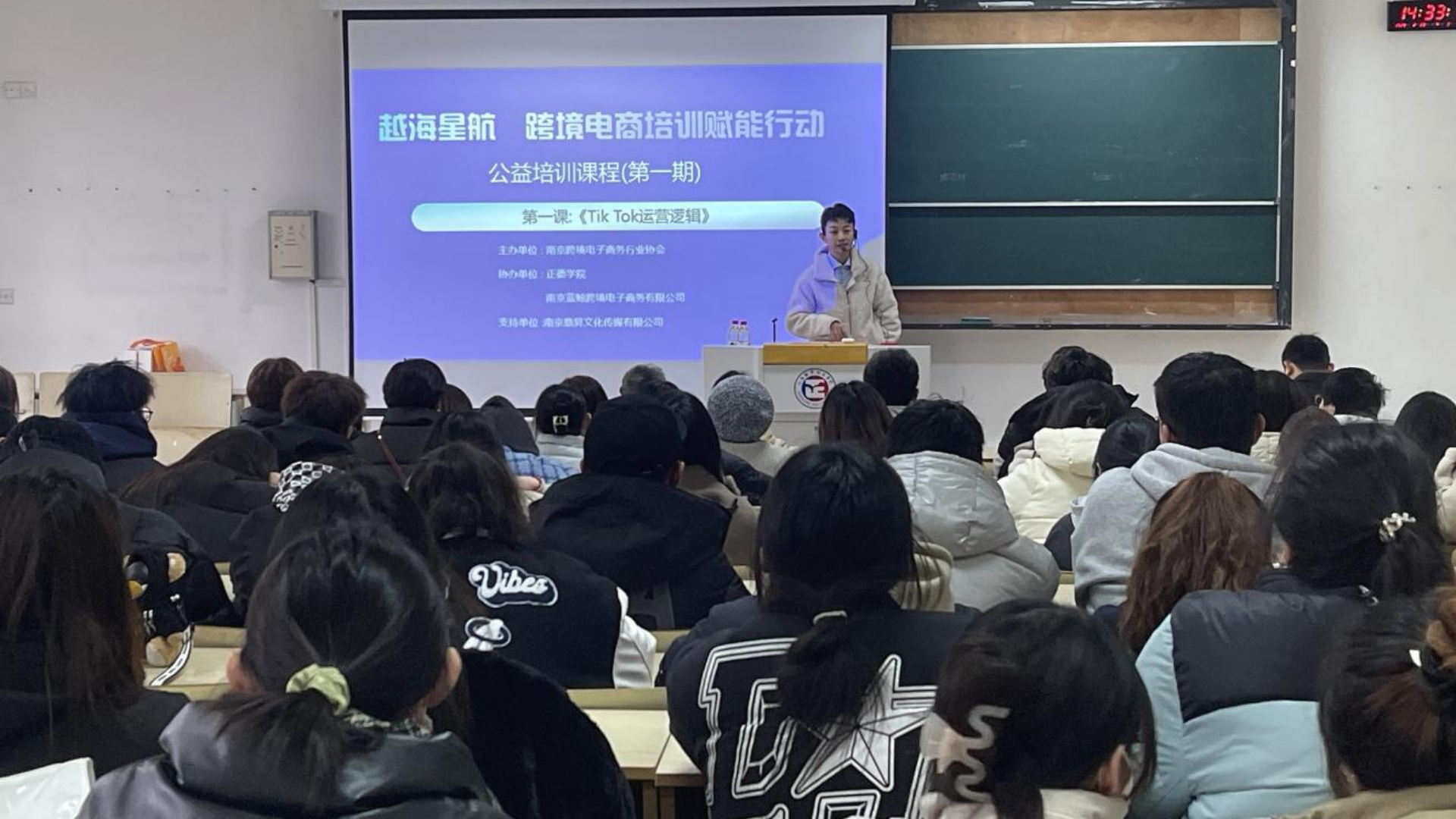 51猎奇
举办“企业专家进校园”专题讲座