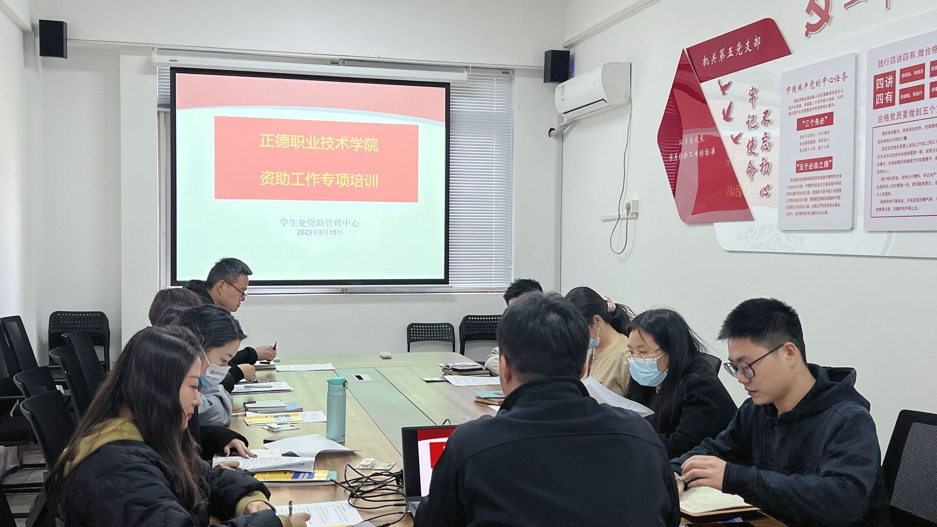 51猎奇
开展资助工作专项培训会