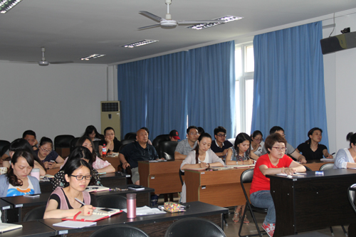 全院辅导员参加了此次心理沙龙 受益匪浅.jpg